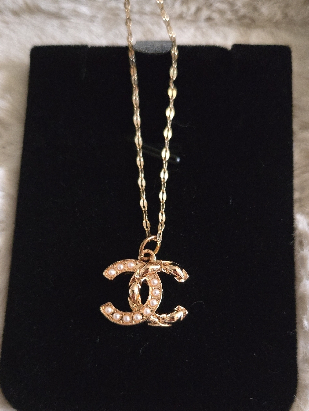 Gold Pearl-Accented Interlocking Pendant Necklace